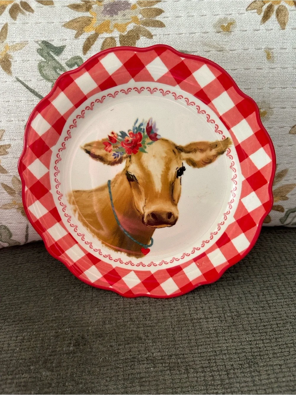 The Pioneer Woman Cream Scalloped Wall Plate with Red Trim